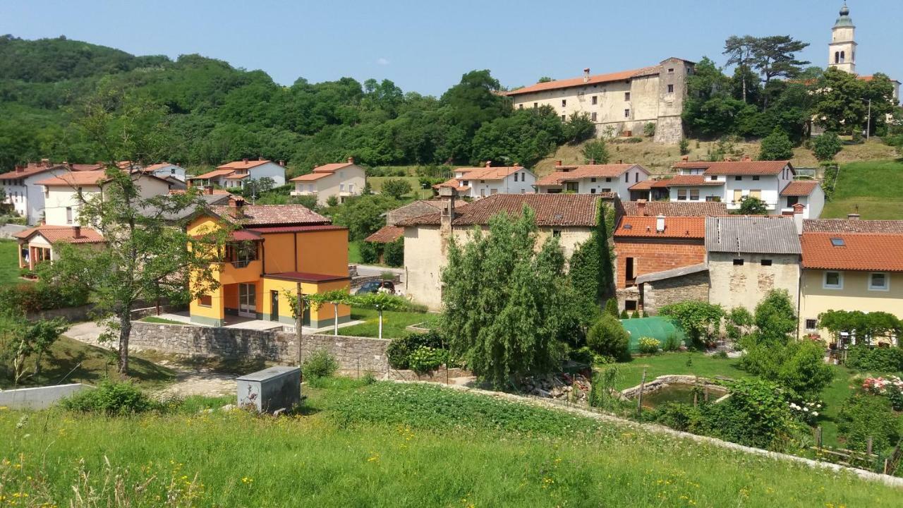Dobravlje Pocitniska Hisaゲストハウス エクステリア 写真