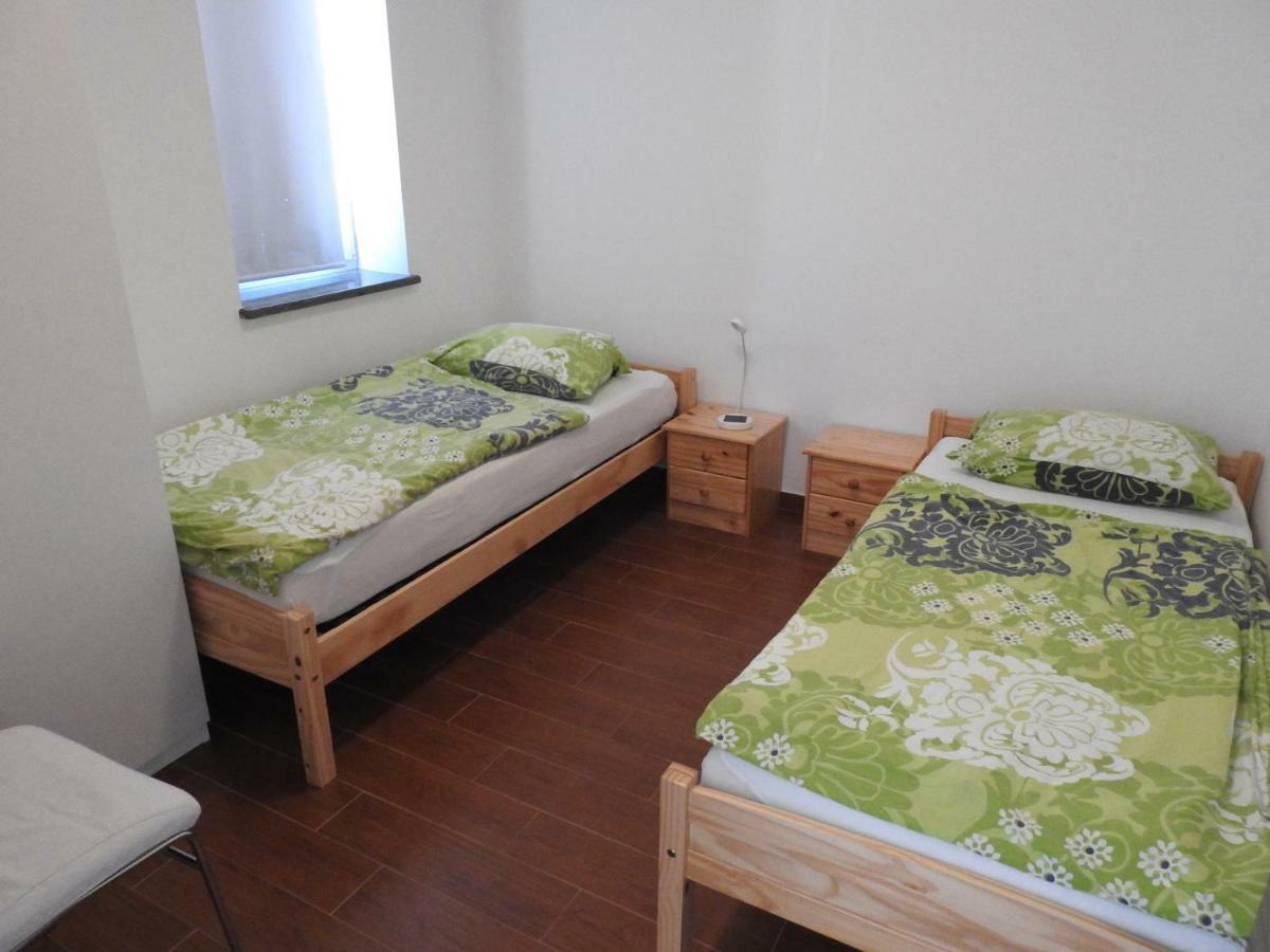 Dobravlje Pocitniska Hisaゲストハウス エクステリア 写真
