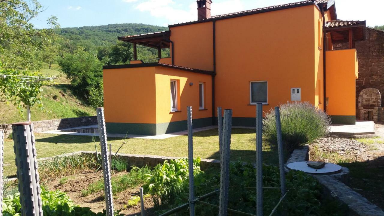 Dobravlje Pocitniska Hisaゲストハウス エクステリア 写真